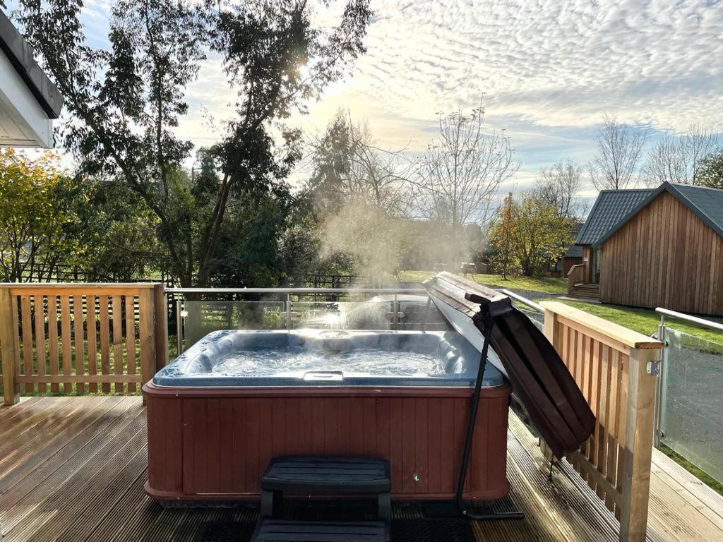 Sparrowhawk Cottage With Hot Tub Newton Stewart Bagian luar foto