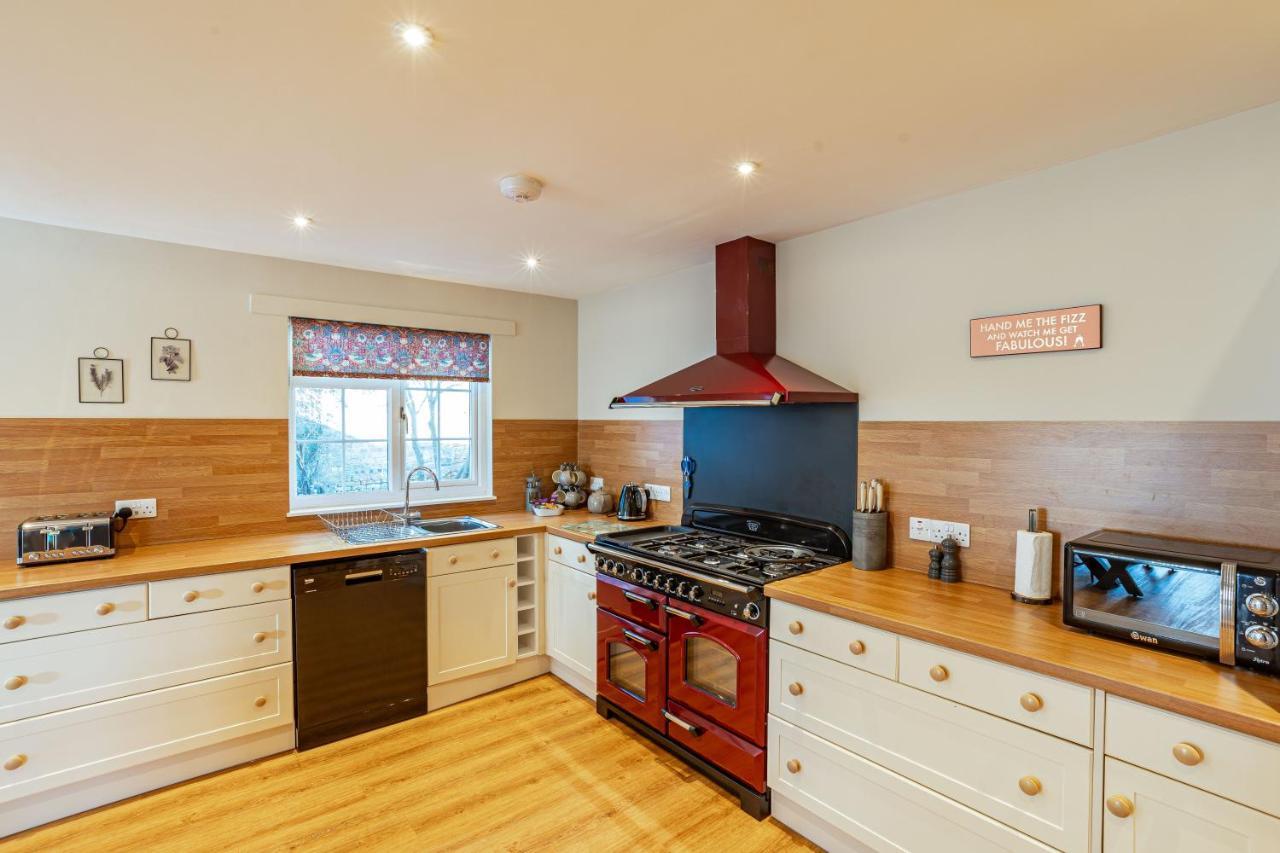 Sparrowhawk Cottage With Hot Tub Newton Stewart Bagian luar foto