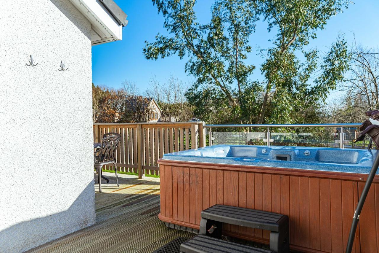 Sparrowhawk Cottage With Hot Tub Newton Stewart Bagian luar foto