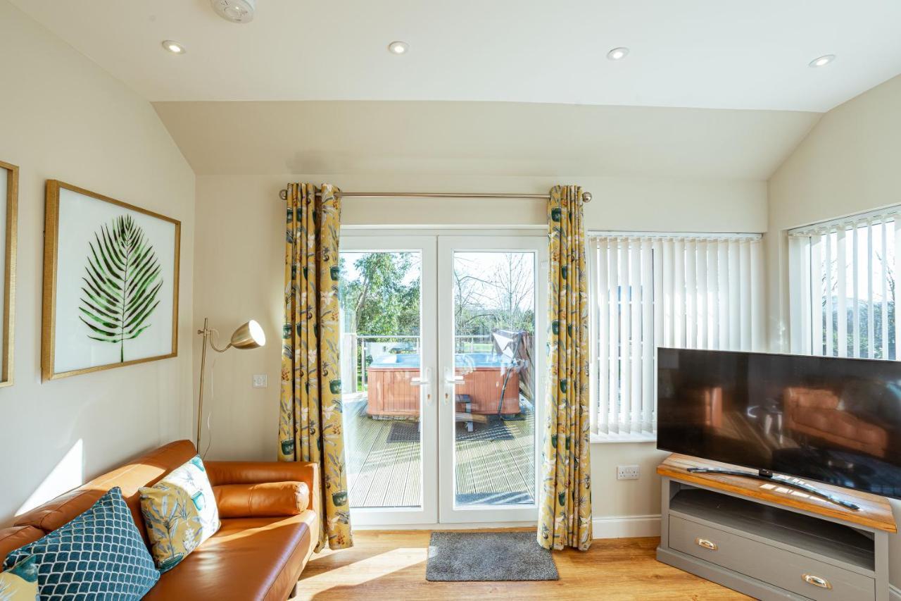 Sparrowhawk Cottage With Hot Tub Newton Stewart Bagian luar foto