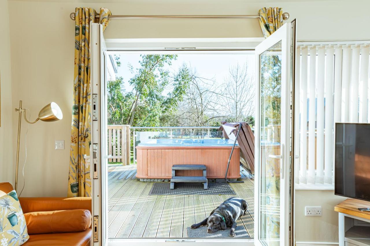 Sparrowhawk Cottage With Hot Tub Newton Stewart Bagian luar foto